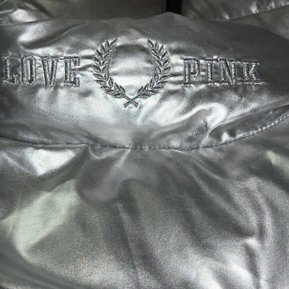 Victoria’s Secret Silver Elegance: Metallic Puffer Vest - Size Medium - Picture 11 of 14